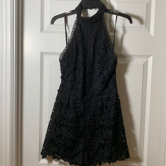 She + Sky Size Small lace open back romper - Picture 1 of 10